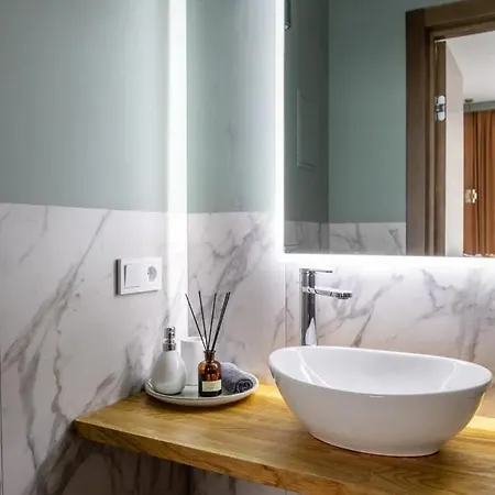 Yves Private App's Wi-fi 2 Apartment