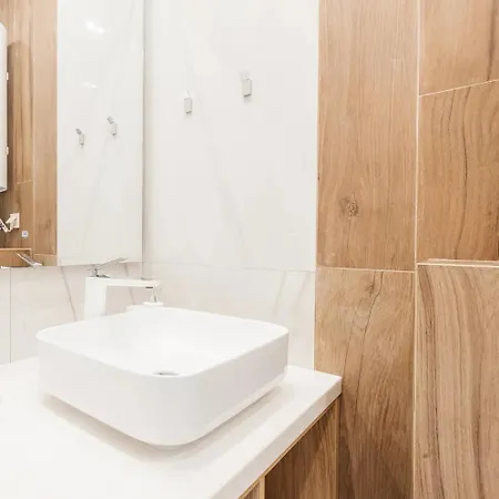Yves Private App's Wi-fi 2 Apartment *