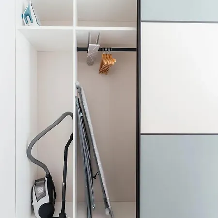 Yves Private App's Wi-fi 2 Apartment